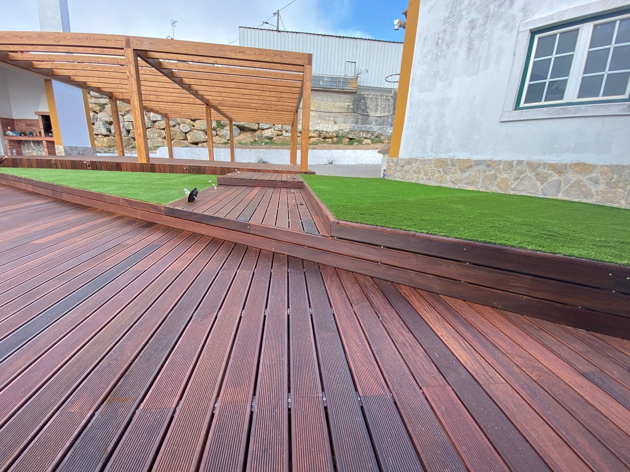 Decks de Madeira e Compósito 